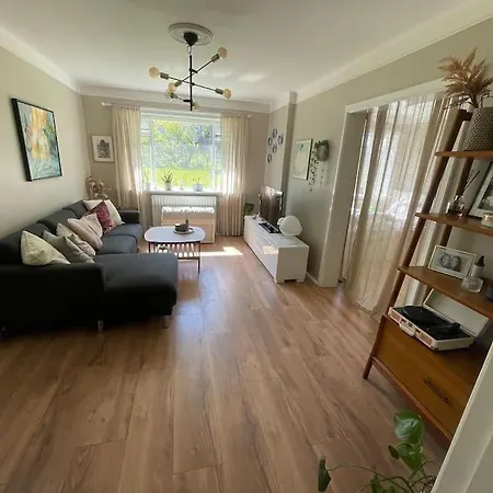 Cozy Family Near Downtown Apartment *